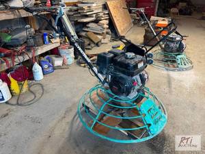 lot 52 image: Whiteman power trowel with Honda en...