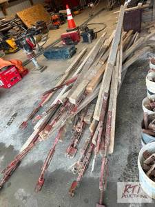 lot 86 image: Pile of form braces #95...