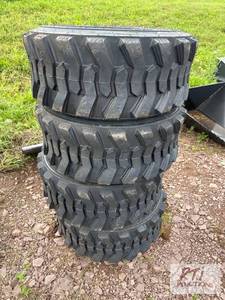 lot 20 image: 4X Forerunner 12-16.5 skid loader t...