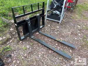 lot 32 image: Kivel pallet forks for mini skid lo...