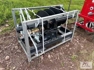 lot 33 image: Hydraulic post hole digger for skid...