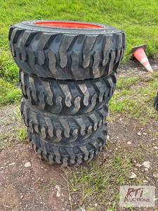 lot 36 image: 4X Forerunner 10-16.5 skid loader t...