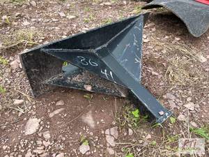 lot 41 image: Hitch receiver for mini skid loader...