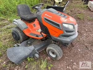 lot 44 image: Husqvarna YT42DXLS lawn tractor wit...