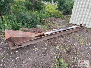 lot 52 image: 16ft elevator....