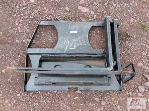 lot 90 image: Pallet forks for mini skid loader w...