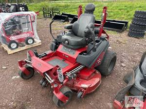 lot 113 image: Ferris ISX3300 commercial zero turn...