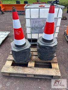 lot 167 image: 25X 30in traffic cones with reflect...