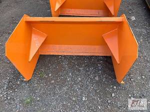 lot 202 image: 3ft snow pusher for mini skid loade...