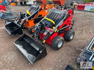 lot 217 image: Future FT323 TZ mini skid loader, 4...