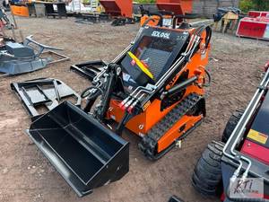 lot 218 image: Future SL36C tracked mini skid load...