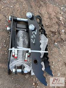 lot 232 image: 2X Mini excavator hydraulic thumb, ...