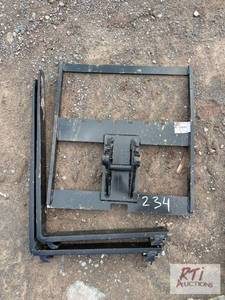 lot 234 image: Pallet forks for mini excavator wit...