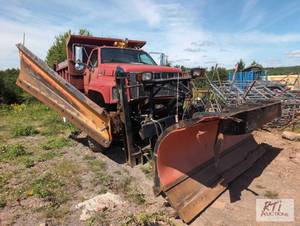 lot 245 image: 1995 GMC Topkick 4x4 single axle du...