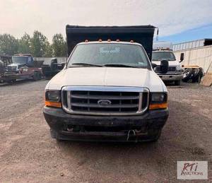 lot 4 image: 2001 Ford F-350 Super Duty dump ...