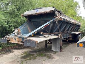 lot 48 image: 2002 Red River LB334 TA�live ...