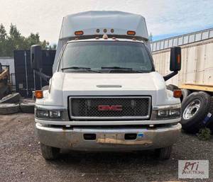 lot 57 image: 2007 GMC C4500 service truck. VIN 1...