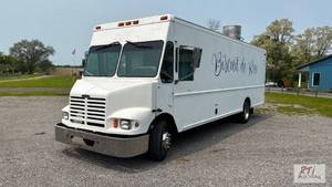 lot 59 image: 2005 Freightliner MT55 food truck. ...