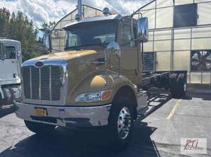 lot 60 image: 2019 Peterbilt 337 cab and chassis....