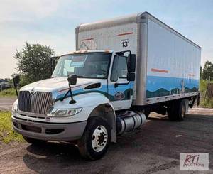 lot 61 image: 2015 International Durastar 4300 bo...