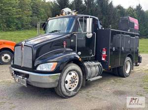 lot 62 image: 2014 Kenworth T370 mechanic service...