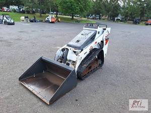 lot 83 image: 2021 Bobcat MT100 ride-on mini skid...