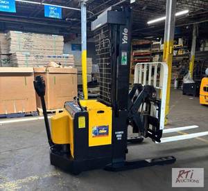 lot 88 image: Yale 3,000 lb capacity electric wal...