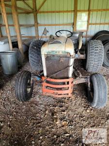 lot 94 image: Ford 4000 Tractor. 3-point, PTO. Ru...