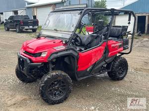 lot 99 image: 2022 Honda Pioneer 1000-5 side-by-s...