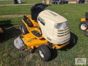 lot 116 image: Cub Cadet LT1024 lawn tractor with ...