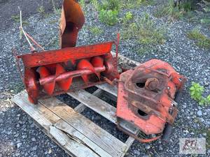lot 128 image: Simplicity mower deck and snow b...