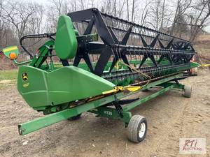 lot 133 image: John Deere 622F 22 ft corn heade...
