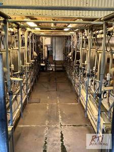 lot 138 image: Double 10 dairy milking parlor equi...