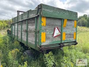 lot 141 image: John Deere forage wagon. This it...