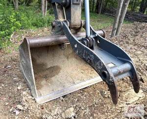 lot 164 image: 50in ditching bucket with tag coupl...