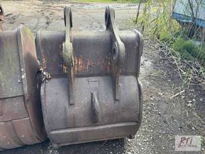 lot 176 image: 36in digging bucket. Came off Komta...