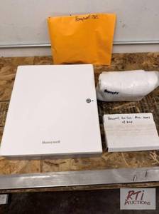 lot 252 image: Honeywell MP4A access control panel...