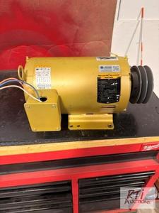 lot 255 image: Baldor motor. 5hp. Never been used....