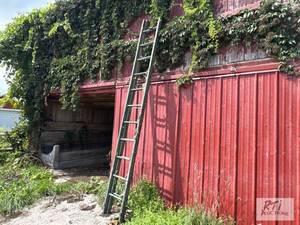 lot 274 image: 24 ft ladder.&nbspThis item is loc...