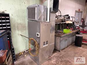 lot 276 image: Lennox EL195DF070P48B-01 propane...