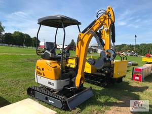 lot 4 image: ME20 mini excavator with 16in diggi...