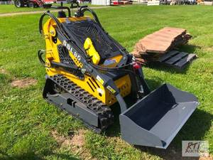 lot 28 image: SDLanch SSL60 mini tracked skid loa...