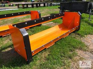 lot 59 image: 8ft snow pusher with bolt on pads a...
