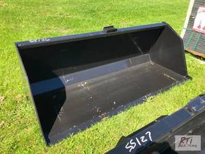 lot 91 image: 7ft high capacity GP bucket for ski...