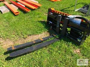 lot 92 image: Wolverine hydraulic pallet forks fo...