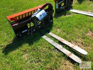 lot 93 image: Wolverine hydraulic pallet forks fo...