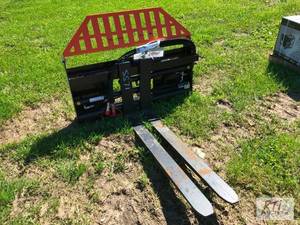 lot 95 image: Wolverine hydraulic pallet forks fo...