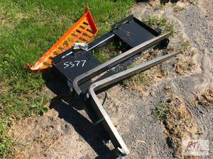lot 109 image: Wolverine pallet forks for skid loa...