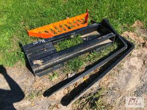 lot 110 image: Wolverine pallet forks for skid loa...