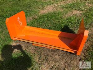 lot 124 image: 4ft snow pusher for mini skid loade...